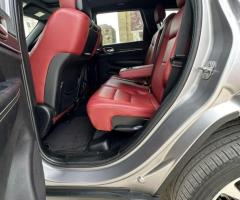 إيجار جراند شيروكي – SUV فاخرة لكل الطرق والمناسبات