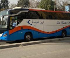 إيجار أتوبيس مرسيدس سياحي بالسائق: انطلق في رحلتك القادمة بأناقة واحترافية.