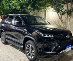 إيجار ليموزين فورتشنر بالسائق لأفخم المناسبات.