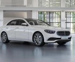 أناقة رجال الأعمال: استأجر مرسيدس E200 واستمتع بتنقلات VIP.