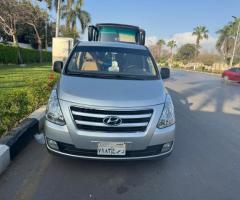 ايجار هيونداي H1 العائلية للسفر