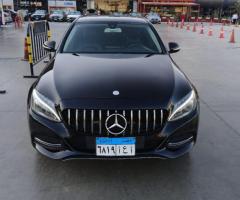 إيجار Mercedes C180 بالسائق: الأناقة الألمانية في كل تفصيلة.