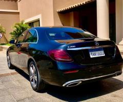 إيجار سيارة مرسيدس E200 بالسائق لمناسباتك الخاصة.