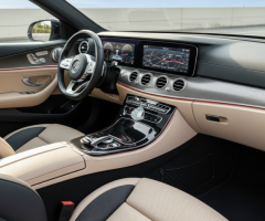 إيجار مرسيدس E200 بالسائق: وصولك الأنيق يبدأ معنا.