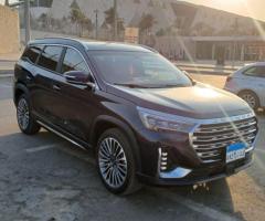 إيجار جيتور X90 بالسائق: الأفضل في فئتها للرحلات العائلية الطويلة.