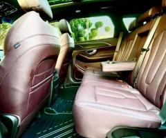 إيجار جيتور X90 الجديدة بالسائق: تنقل آمن وموثوق لرحلات عملك أو سياحتك.