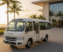 إيجار حافلة تويوتا كوستر بالسائق... لأن راحة مجموعتك تستحق سائقًا محترفًا.