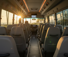 إيجار حافلة تويوتا كوستر بالسائق... لأن راحة مجموعتك تستحق سائقًا محترفًا.