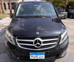إيجار مرسيدس V250 بالسائق مع سائق محترف يضمن راحتك وأمانك