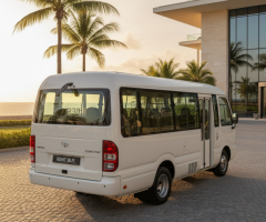 إيجار حافلة تويوتا كوستر الفخمة بالسائق لمناسباتك الكبرى.