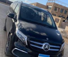 إيجار مرسيدس فيانو بالسائق: تمتع بالراحة والأمان في كل مشاويرك.