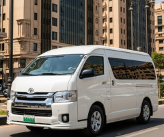 إيجار هايس الحديثة بالسائق... لخدمة نقل الموظفين بجودة واحترافية.