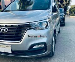 إيجار هيونداي H1 العائلية (9 راكب) - الحل العملي والمريح للعائلات والمجموعات!