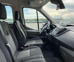 ايجار فورد ترانزيت مع سائق لنقل مريح من وإلى المطار