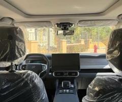 إيجار أحدث جيتور T2 بالسائق... استمتع برحلتك دون عناء القيادة.