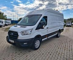 إيجار ميكروباص فورد ترانزيت (15 فرداً) للنقل الجماعي