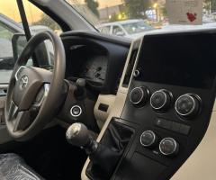 إيجار ميكروباص تويوتا هاي اس (14 راكباً) للمشاوير والسفر