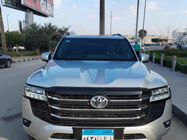 Book Your Toyota Land Cruiser 2025 Rental with Chauffeur to/from Cairo Airport