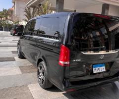 إيجار فيانو بالسائق: رفيقك المثالي لجولات VIP خاصة ومريحة.