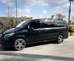 إيجار فيانو مرسيدس بالسائق الخاص: تجربة VIP لتنقلاتك الهامة.