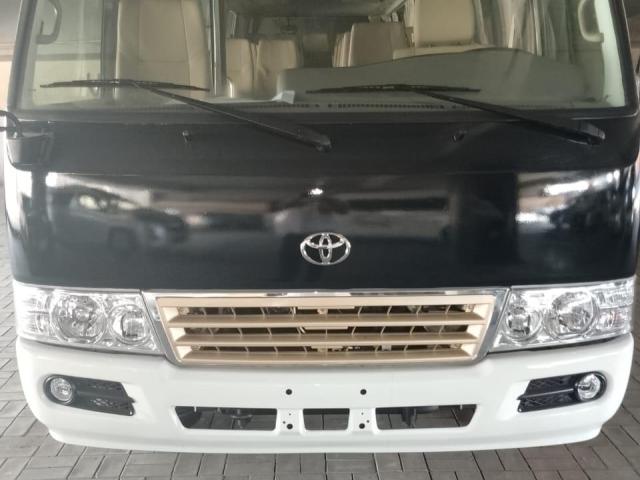 إيجار ميني باص تويوتا كوستر 30 راكب - الحل الأكبر للنقل السياحي