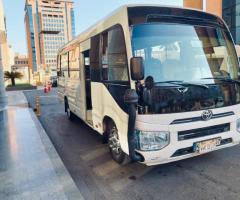 إيجار ميني باص تويوتا كوستر 24 فرد - الكفاءة اليابانية للنقل الجماعي