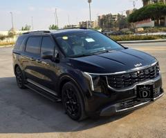 إيجار كيا كارنيفال - فان الـ VIP للسفر العائلي