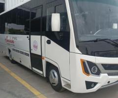 إيجار أتوبيس شيفروليه 33 راكب - الكفاءة والسعة للرحلات الطويلة!
