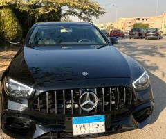 استقبال الوفود بأعلى مستوى: مرسيدس E200 لخدمة ضيوف شركتك.