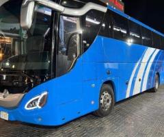 إيجار أتوبيس مرسيدس 50 راكباً للسفر الجماعي والرحلات الطويلة