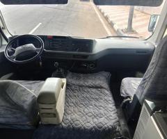 إيجار تويوتا كوستر الفخمة: رحلات آمنة ومريحة للمسافات الطويلة بالسائق الخاص.