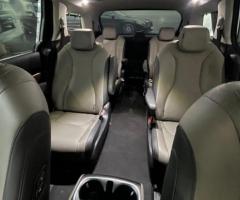 إيجار كيا كرنفال القبطان للسفر العائلي