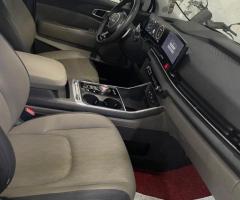 إيجار كيا كرنفال القبطان للسفر العائلي