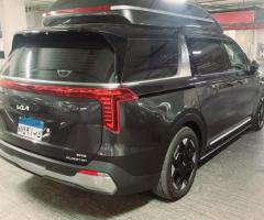 إيجار كيا كرنفال القبطان للسفر العائلي