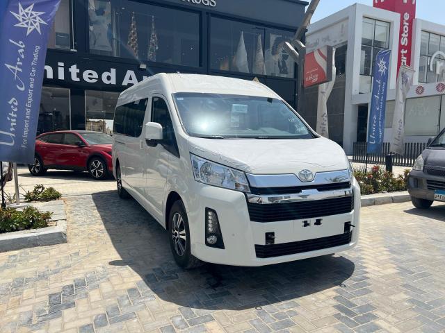 إيجار تويوتا هايس الجديدة: اعتمادية يابانية لرحلاتك اليومية والعملية.