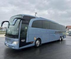 إيجار بأفضل الأسعار: باص مرسيدس، الحل المثالي والآمن للرحلات السياحية.