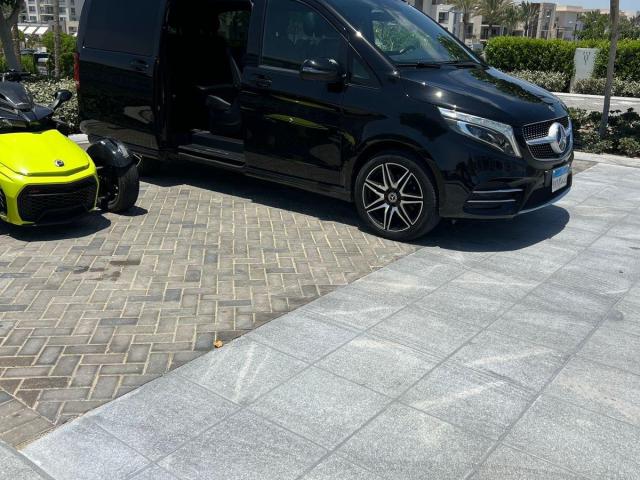 إيجار مرسيدس فيانو/في-كلاس للسفر العائلي