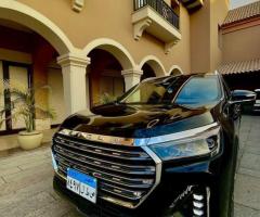 إيجار جيتور X90 بالسائق: الخيار الأمثل لرحلات العائلة الكبيرة بأمان ورفاهية.