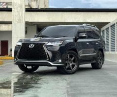 إيجار لكزس 570 بالسائق لرجال الأعمال: خدمة VIP لتوصيلك من المطار إلى وجهتك مباشرة.