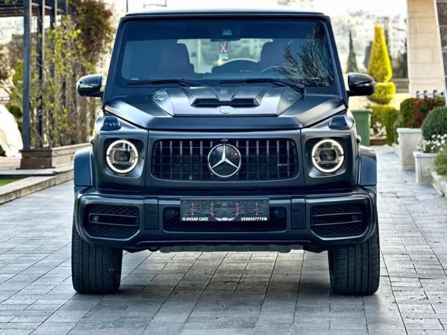 إيجار سيارة المشاهير (G63): خدمة بالسائق VIP لضمان راحة وخصوصية التنقل من المطار.