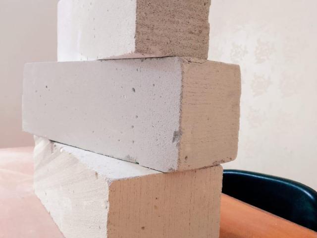 طوب ابيض خفيف