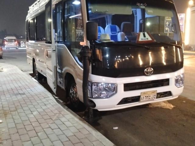 إيجار تويوتا كوستر أفضل خيار للسفر السياحي المريح في الطقس البارد بالسائق.