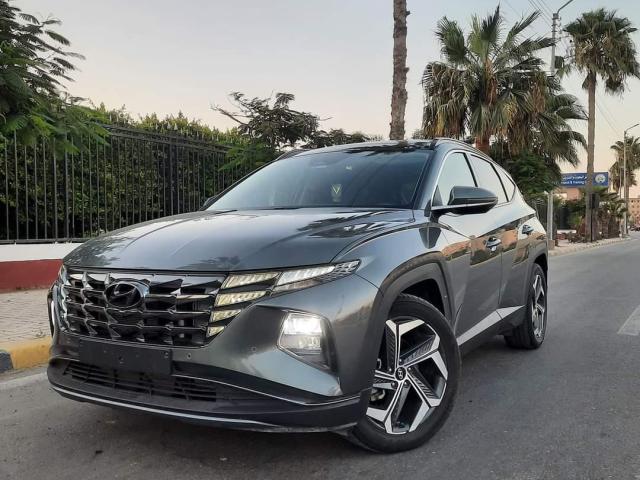 إيجار هيونداي توسان خيارك الأنيق للتنقلات اليومية والاجتماعات بالسائق الشخصي.