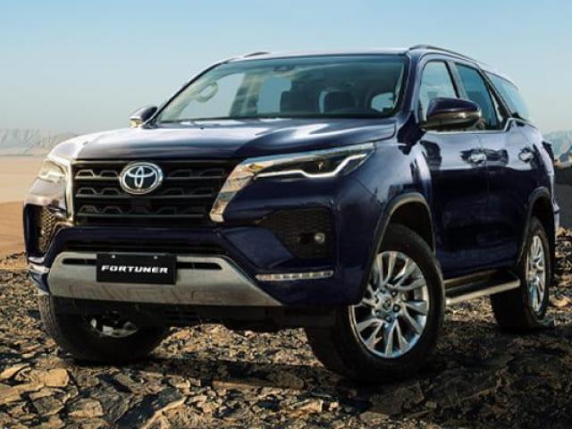 ايجار تويوتا فورتشنر للسفر والرحالات السياحية