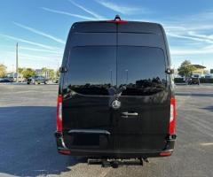 إيجار سبرنتر بالسائق لتوصيلات المطار