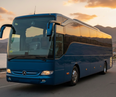 إيجار باص مرسيدس 50 راكب: الحل الأمثل للنقل الجماعي المريح.