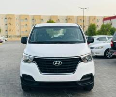 إيجار ميكروباص H-1: حل مثالي واقتصادي لتوصيلات المطار والاستقبال.