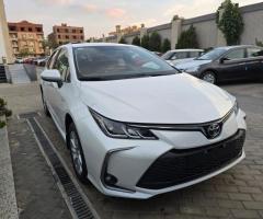 إيجار تويوتا كورولا بالسائق،