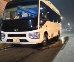 ايجار ميني باص كوستر بالسائق لتنقلات مؤتمرات ووفود الشركات.