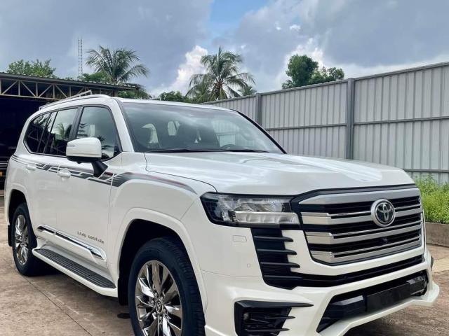 ايجار لاندكروزر بالسائق لبرامج وجولات سياحية حصرية لكبار الزوار.